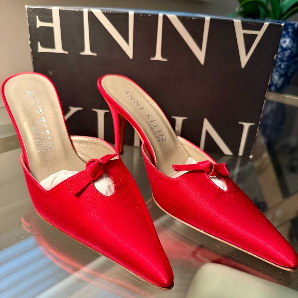 Anne Klein NWOT red satin mules